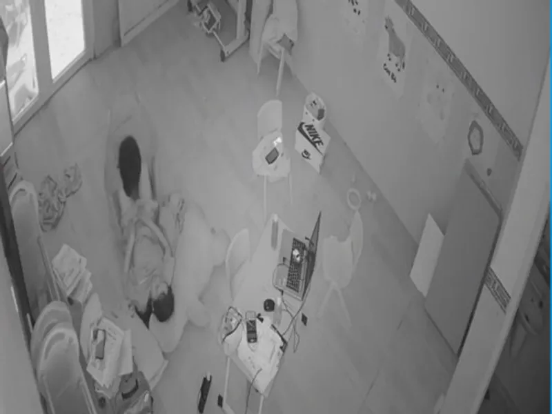 Lộ clip trả bài cùng eny tại phòng khách