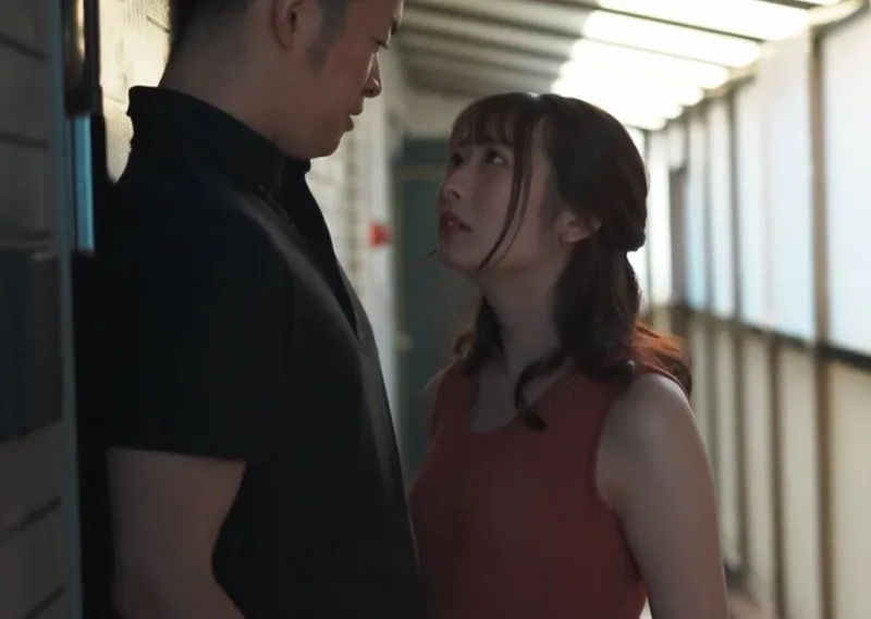 Vợ yêu mang thai, tôi bị bốc lửa bởi cô vợ nhà sát bên thường ở nhà một mình